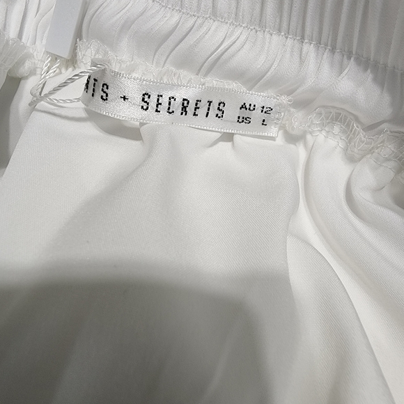 Saints Secrets skirts size Large color white - Picture 13 of 14